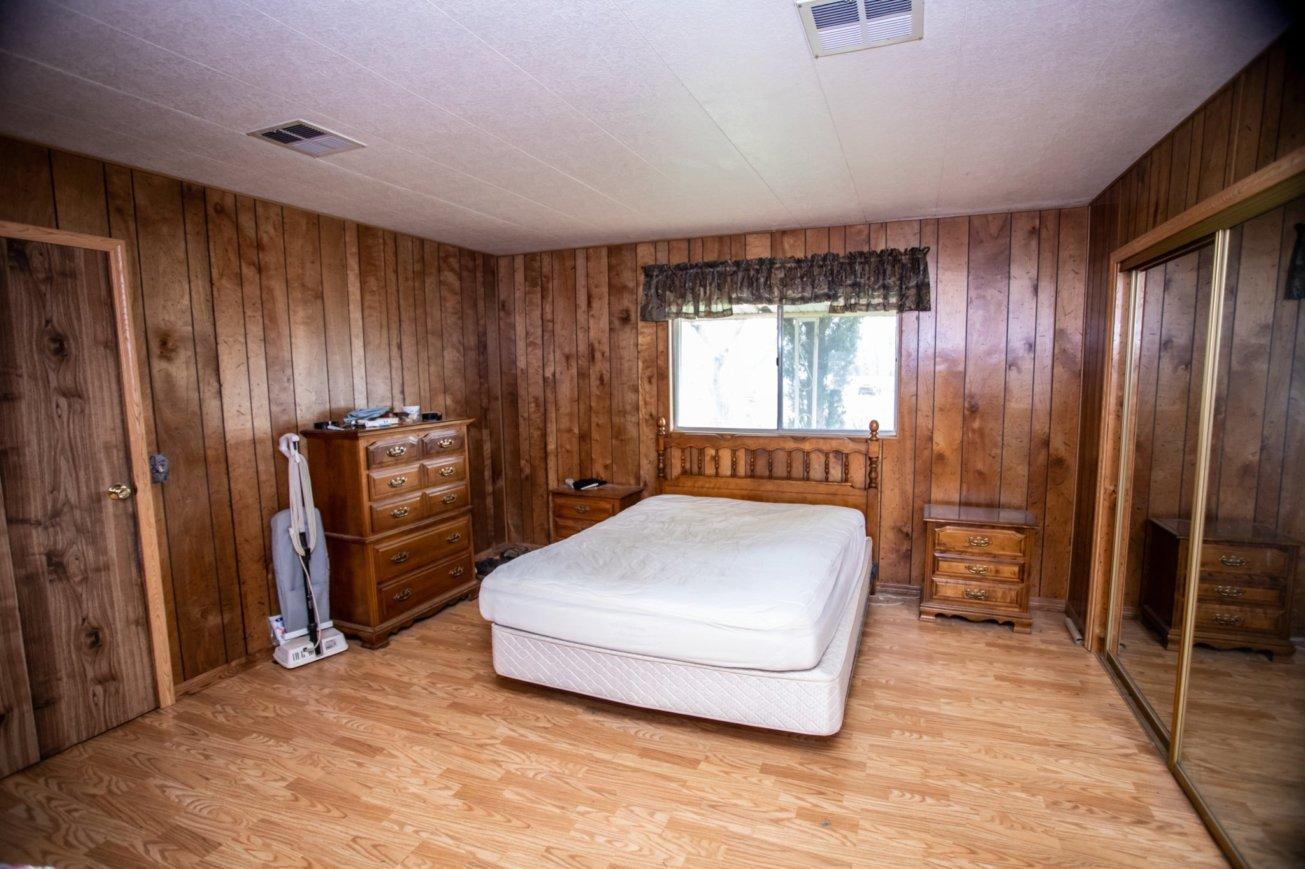15707 Cloverdale Road Anderson, CA 96007 - Photo 8 of 18 Master bedroom