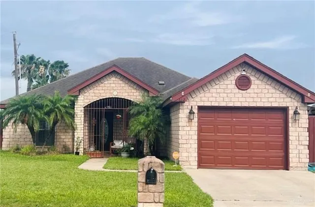 $1,350 | 612 South Resplandor Street, Mission, TX 78572