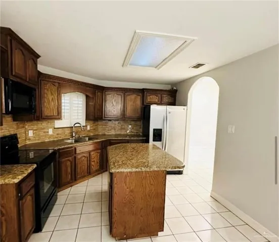 $1,300 | 612 South Resplandor Street, Mission, TX 78572