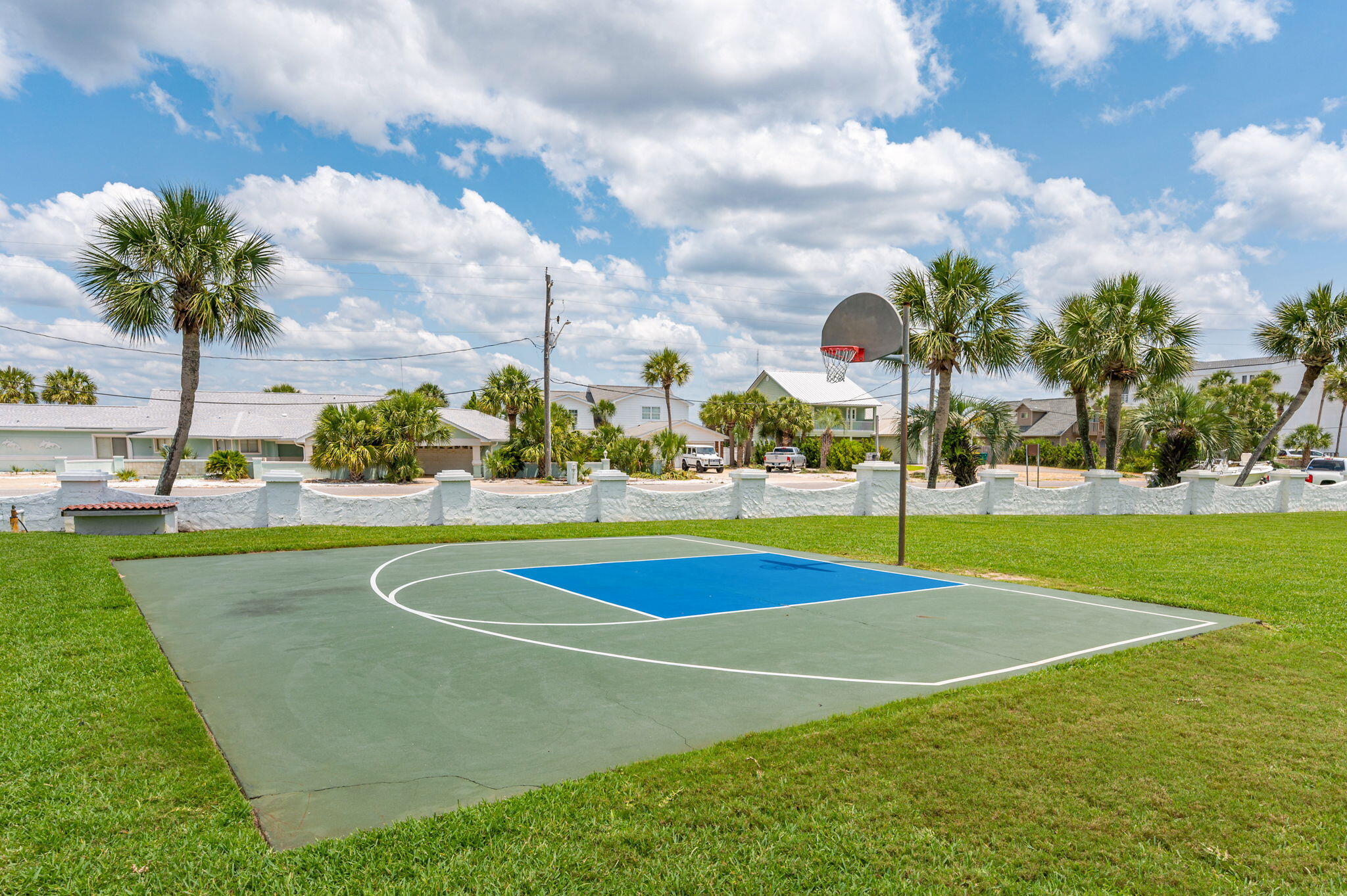 909 Santa Rosa Boulevard, Unit 256 Fort Walton Beach, FL 32548 - Photo 23 of 33 a view of a basket ball ground