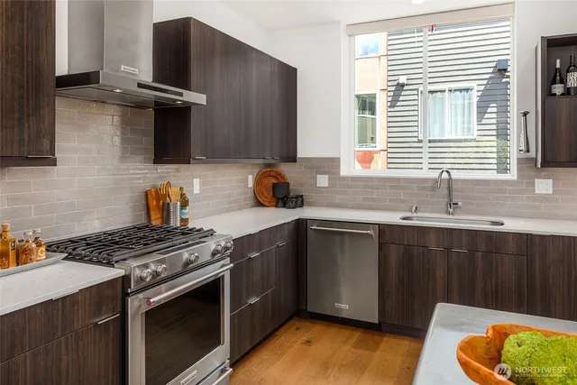 $1,245,000 | 1918 5th Avenue North, Unit B, Seattle, WA 98109