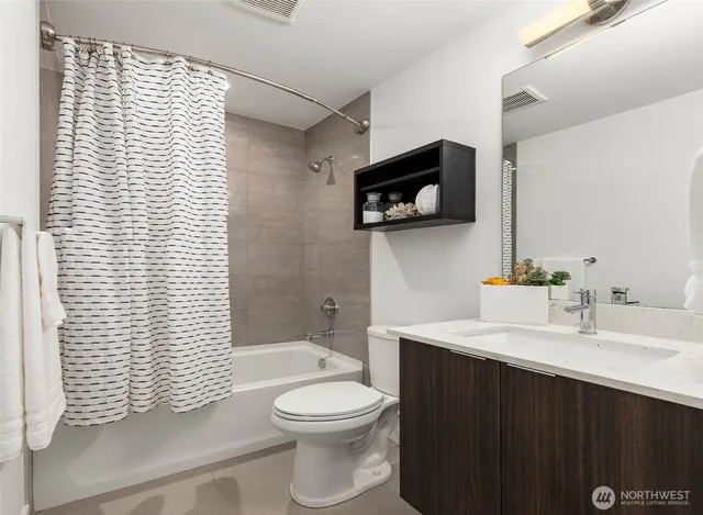 $1,245,000 | 1918 5th Avenue North, Unit B, Seattle, WA 98109