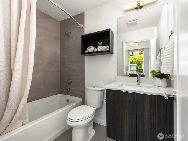 $1,245,000 | 1918 5th Avenue North, Unit B, Seattle, WA 98109