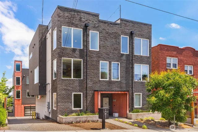 $1,245,000 | 1918 5th Avenue North, Unit B, Seattle, WA 98109