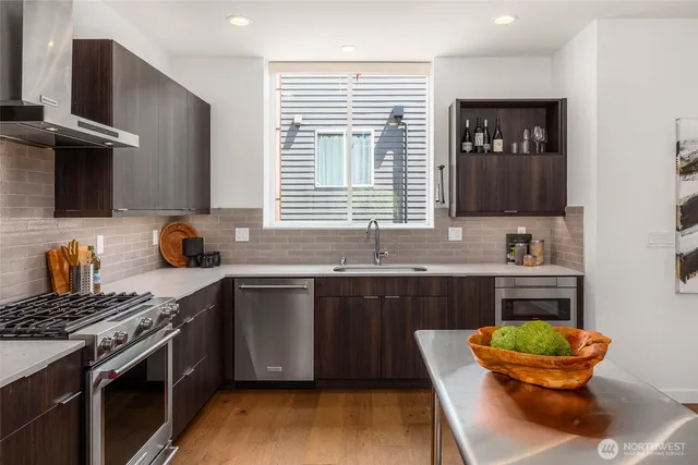 $1,245,000 | 1918 5th Avenue North, Unit B, Seattle, WA 98109