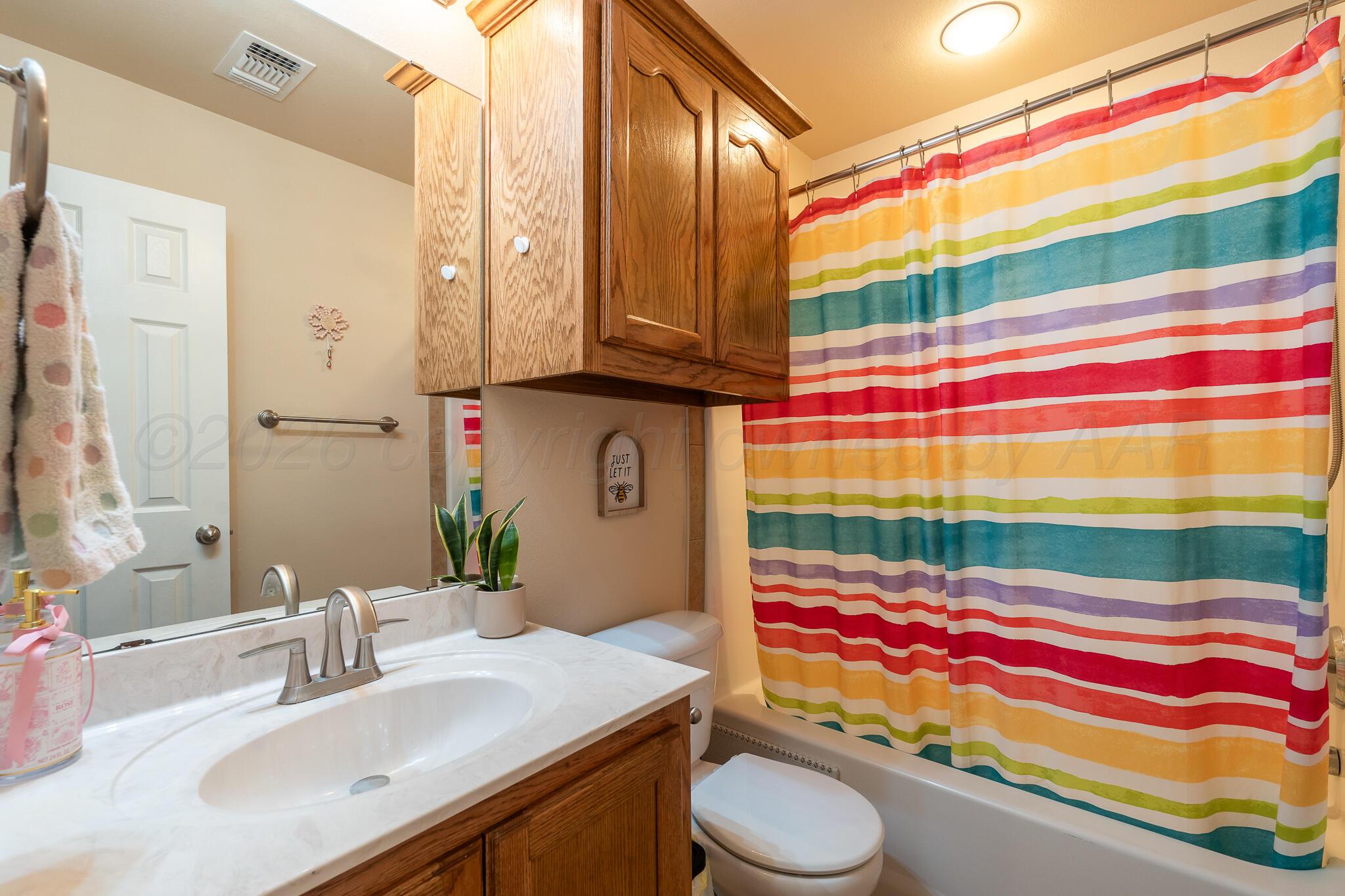 4010 Ross Street Amarillo, TX 79118 - Photo 19 of 26 Nice hall bathroom