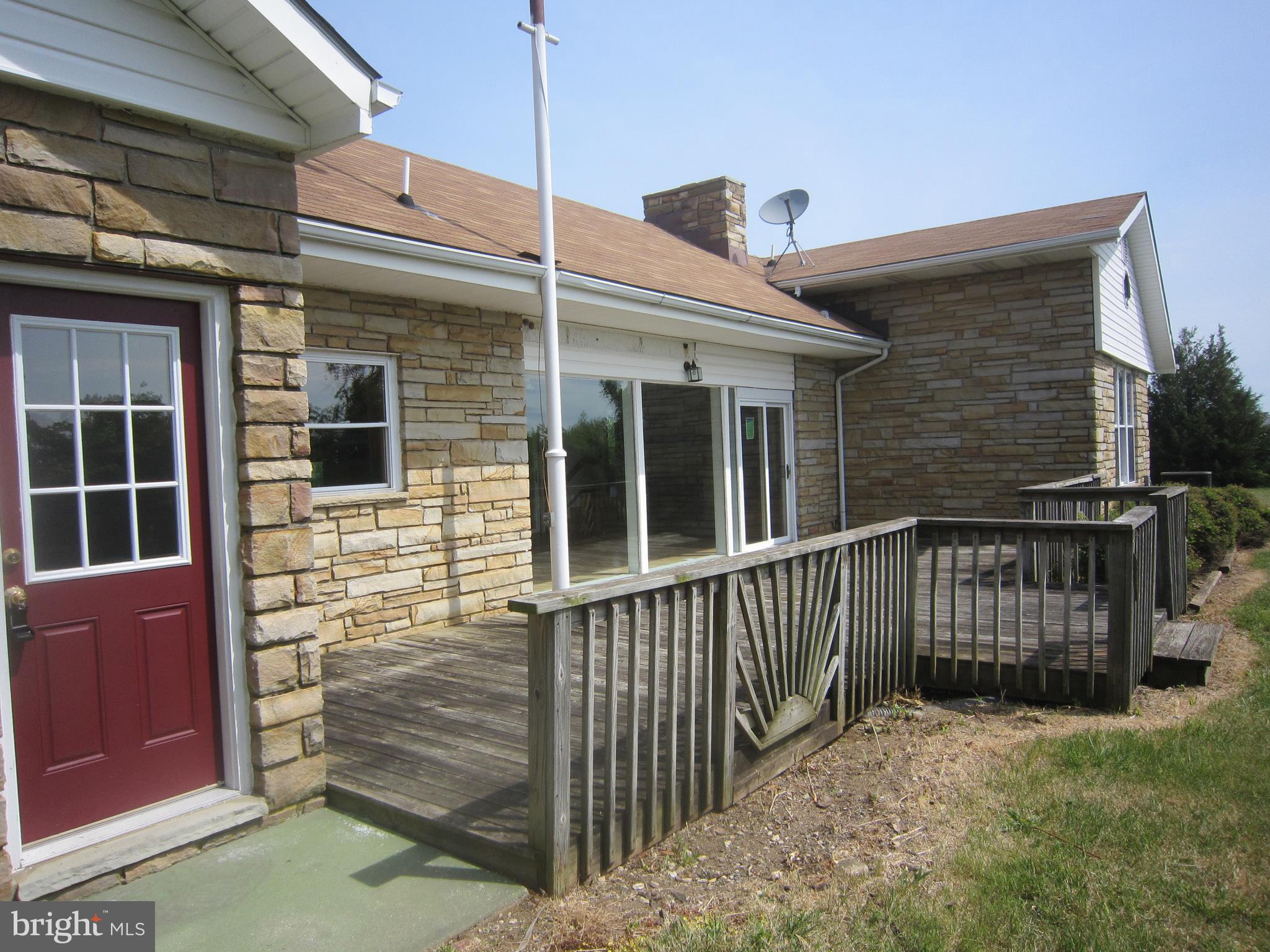 2749 Ebbvale Road Manchester, MD 21102 - Photo 27 of 30 Rear Deck