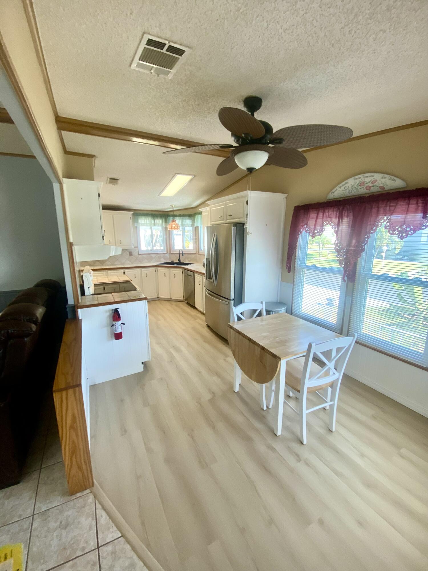 469 Hemingway Terrace Fort Pierce, FL 34982 - Photo 4 of 22 IMG_2636