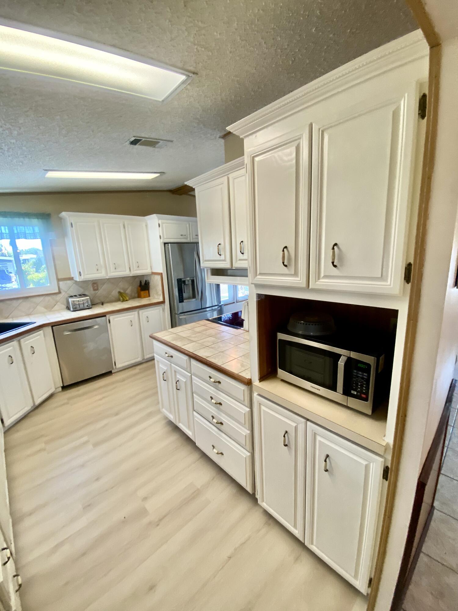 469 Hemingway Terrace Fort Pierce, FL 34982 - Photo 5 of 22 IMG_2643