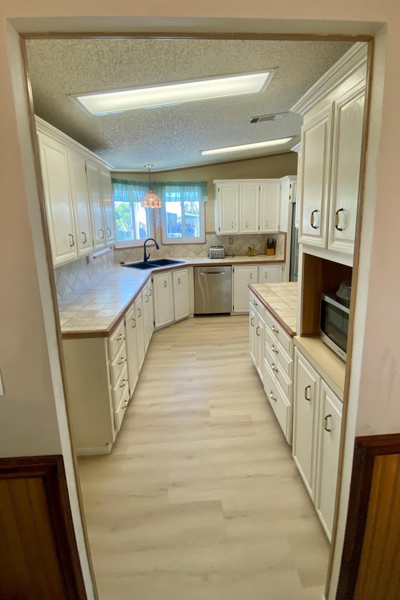 469 Hemingway Terrace Fort Pierce, FL 34982 - Photo 6 of 22 IMG_2641