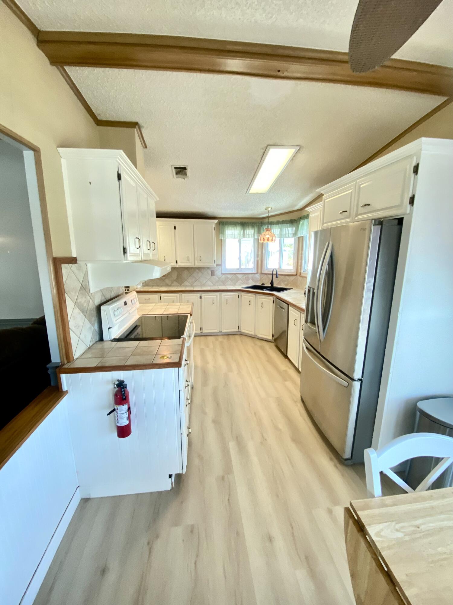 469 Hemingway Terrace Fort Pierce, FL 34982 - Photo 7 of 22 IMG_2638