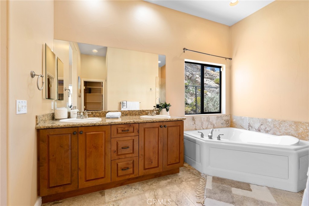 6220 Farrelo Road Yucca Valley, CA 92284 - Photo 11 of 34 Gallery Image 11