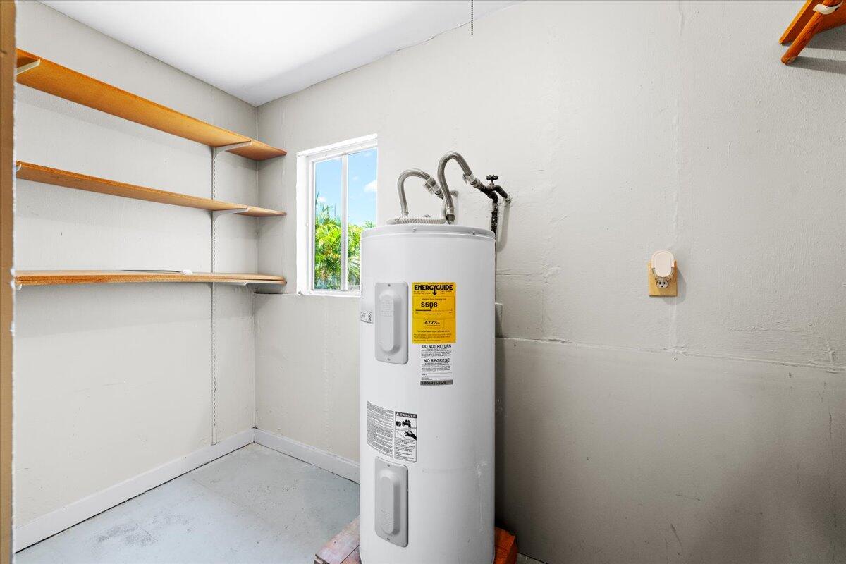 3308 Purdue Street Melbourne, FL 32901 - Photo 27 of 43 a view of walk in closet