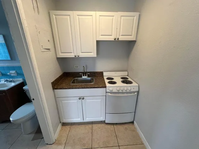$1,200 | 3300 Broadway Avenue, Unit 9, West Palm Beach, FL 33407