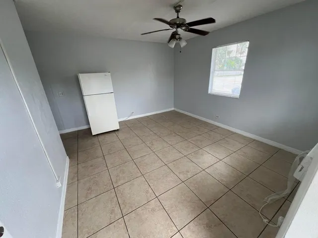 $1,200 | 3300 Broadway Avenue, Unit 9, West Palm Beach, FL 33407
