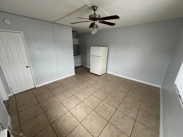 $1,200 | 3300 Broadway Avenue, Unit 9, West Palm Beach, FL 33407