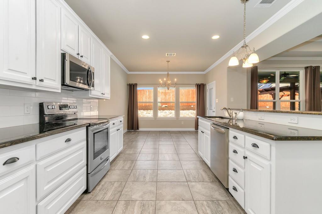 808 Chestnut Grove Drive Cleburne, TX 76033 - Photo 14 of 37