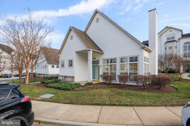 $2,200 | 15610 Everglade Lane, Unit E202, Bowie, MD 20716