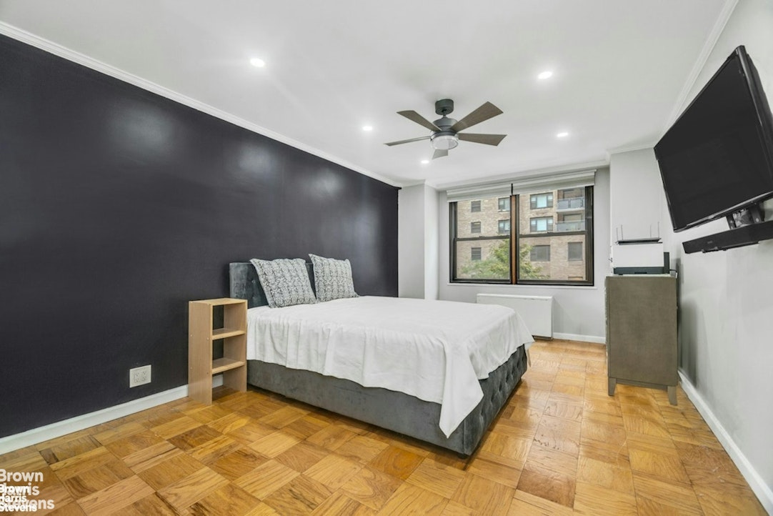 305 East 40th Street, Unit 4F Manhattan, NY 10016 - Photo 3 of 9 a spacious bedroom with a bed and a flat screen tv