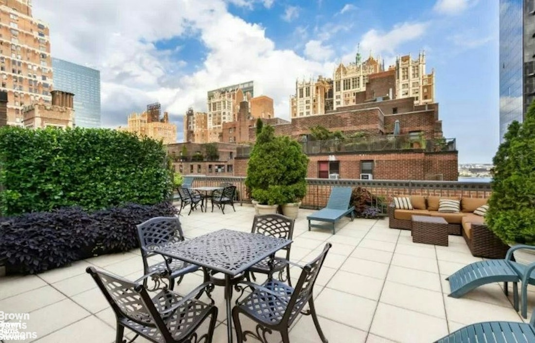 305 East 40th Street, Unit 4F Manhattan, NY 10016 - Photo 8 of 9 a view of a patio