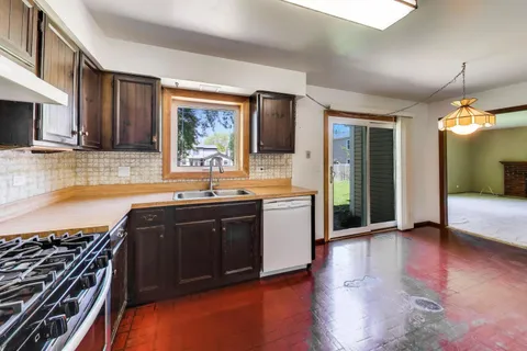 $419,900 | 1276 Chatham Lane, Roselle, IL 60172