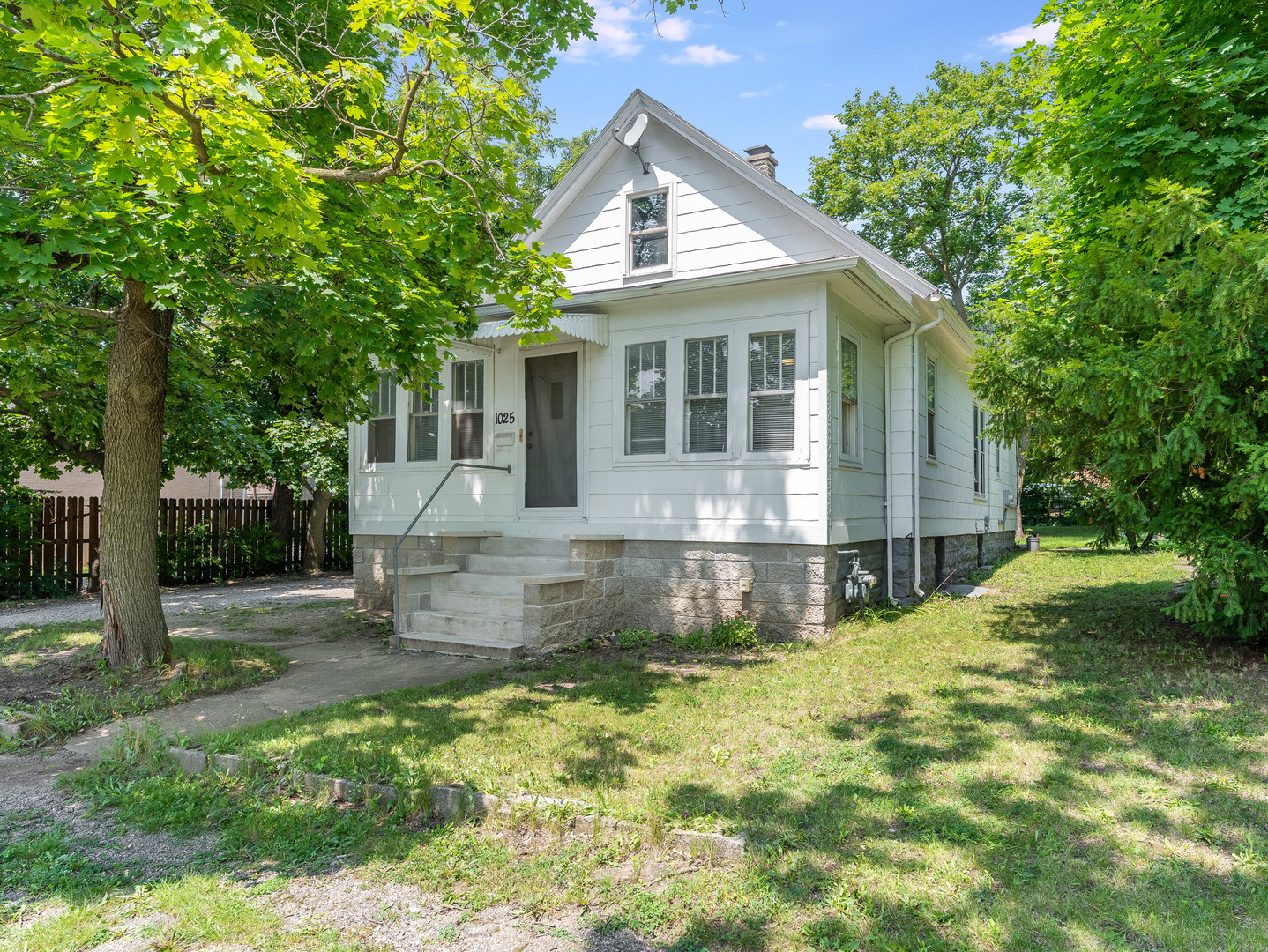 1025 Woodruff Road Joliet, IL 60432 - Photo 1 of 12 Gallery Image 1