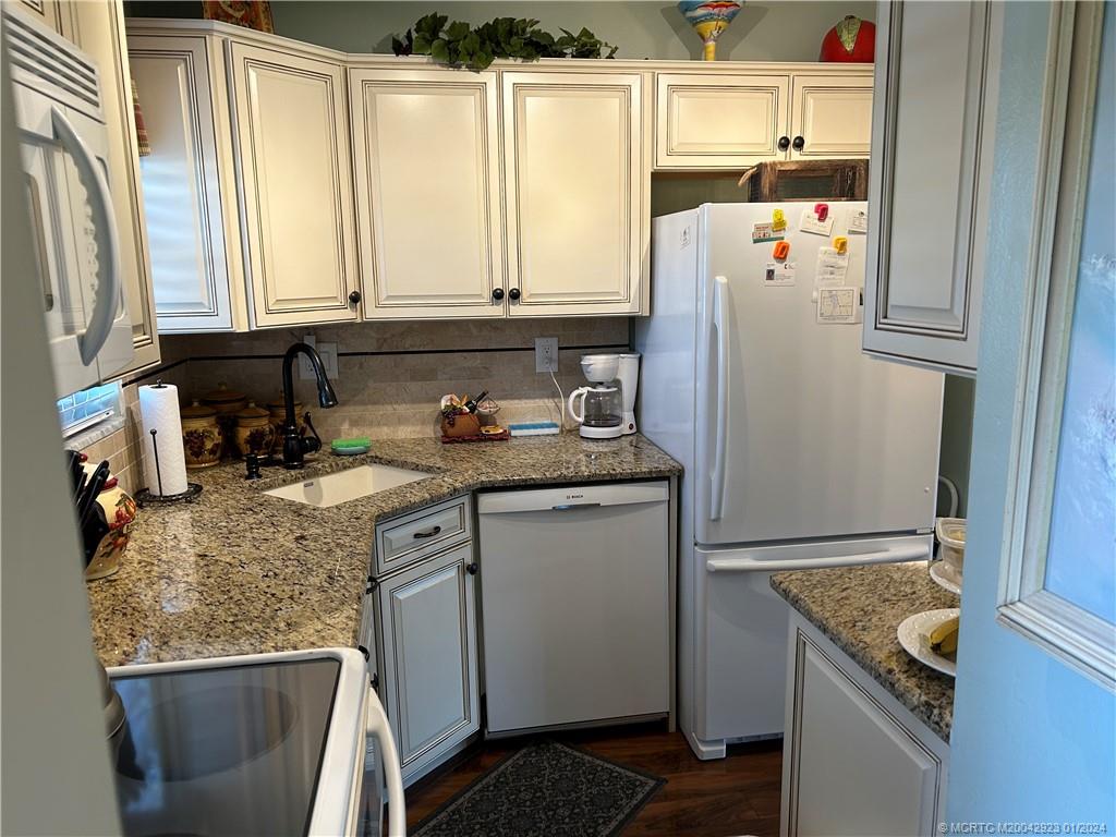 1995 Southwest Palm City Road, Unit D 47 Stuart, FL 34994 - Photo 10 of 46 Gallery Image 10
