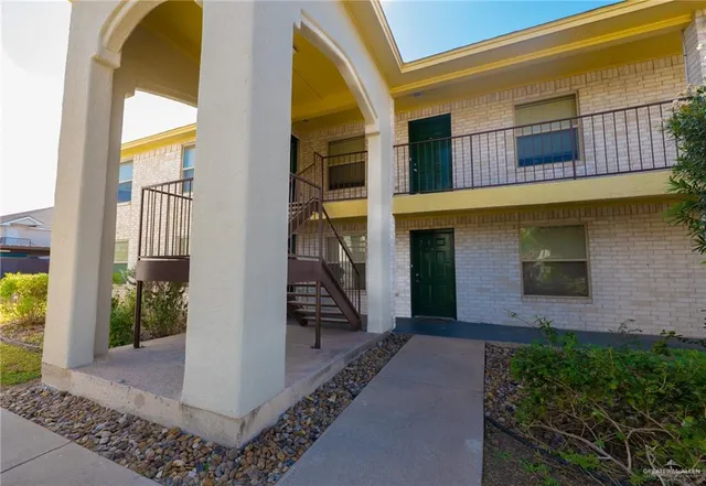 a house view with a outdoor space