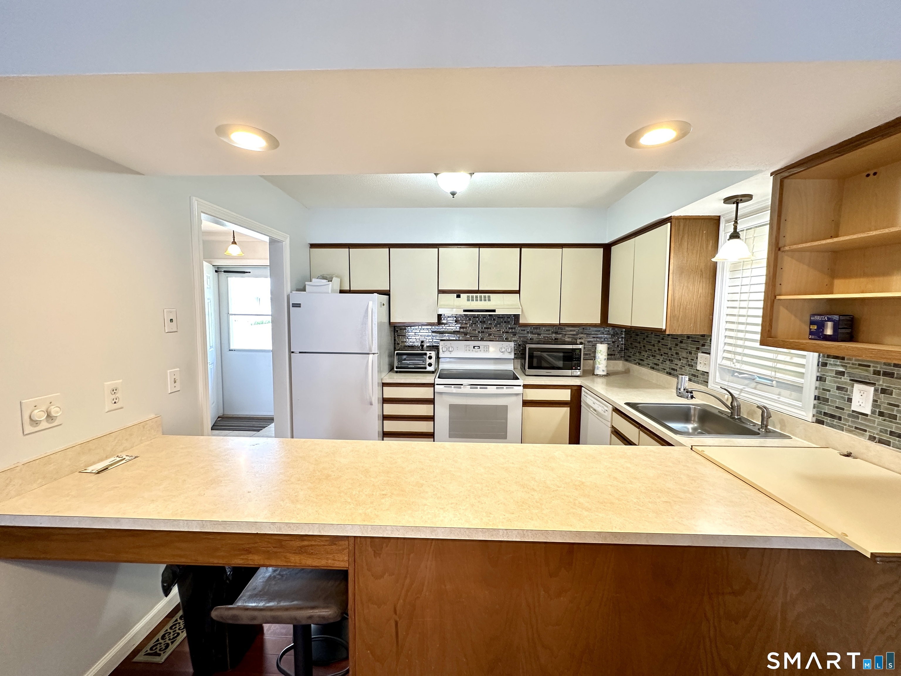 24 Oak Ridge Drive, Unit 24 Windsor Locks, CT 06096 - Photo 3 of 13