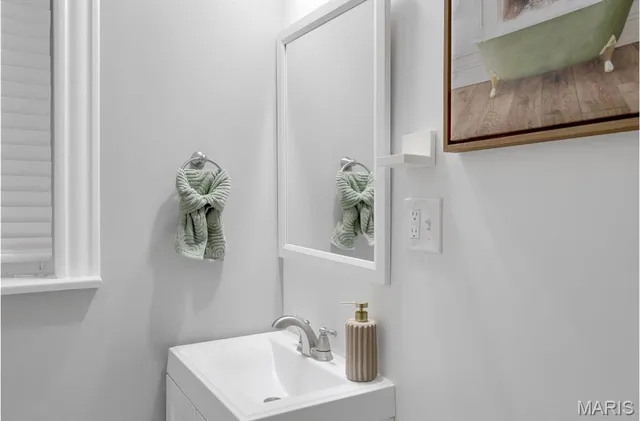 $1,150 | 1909 Allen Avenue, St. Louis, MO 63104