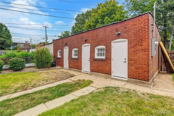 $1,150 | 1909 Allen Avenue, St. Louis, MO 63104