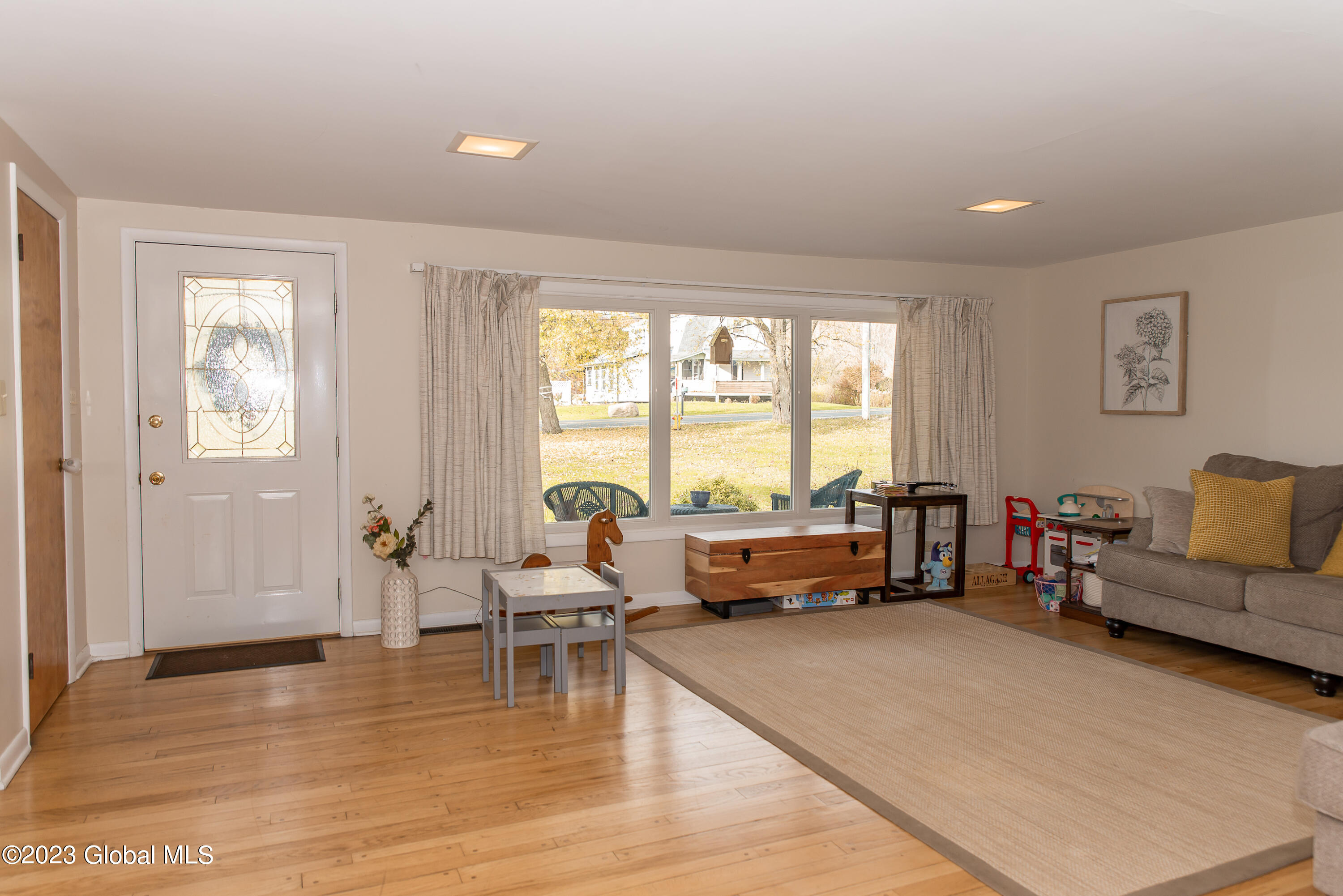 1130 Ridge Road Glenville, NY 12302 - Photo 13 of 27 Living Room