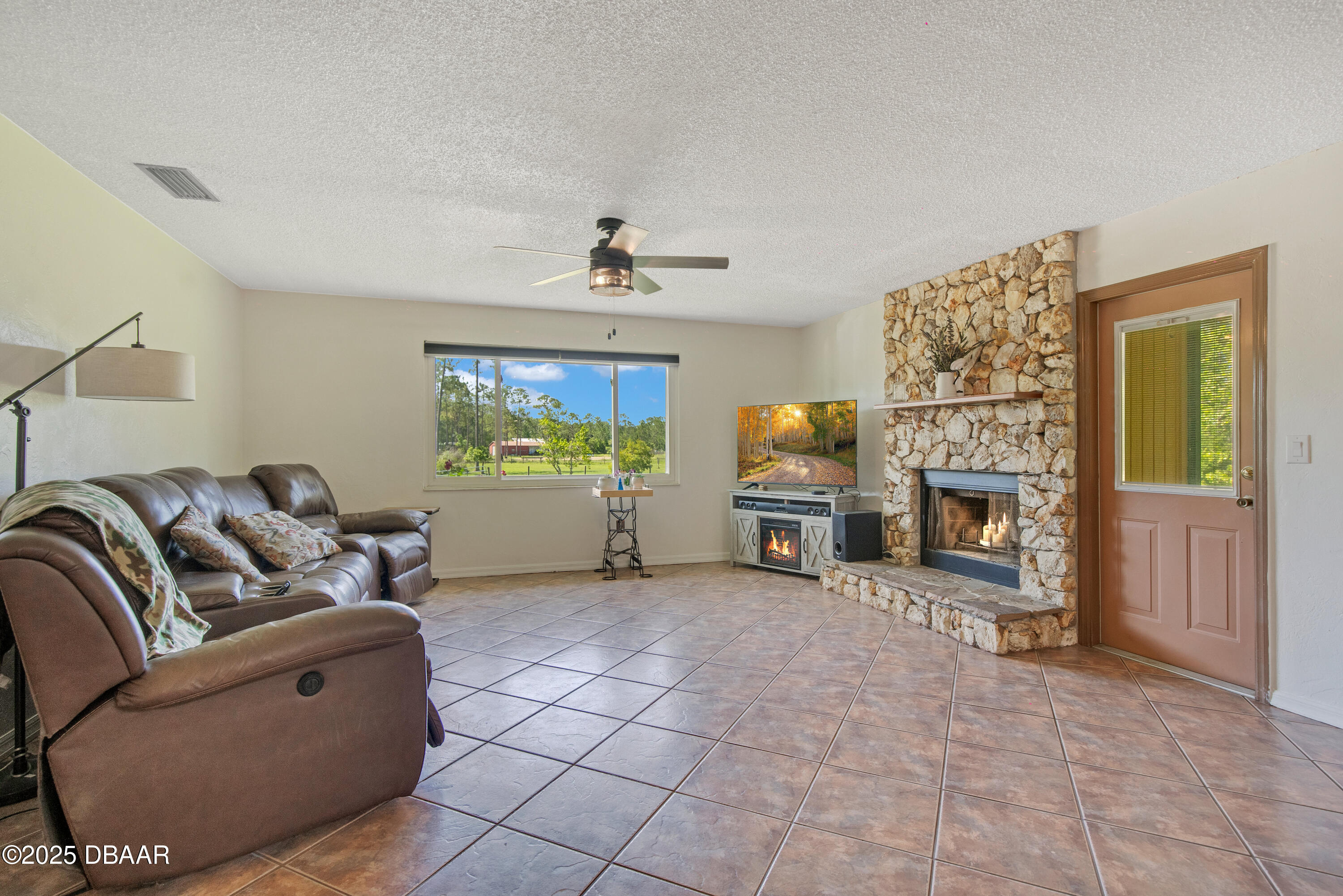 140 Rodeo Road Ormond Beach, FL 32174 - Photo 4 of 34 007_trevisuality_140_rodeo_rd-7_468