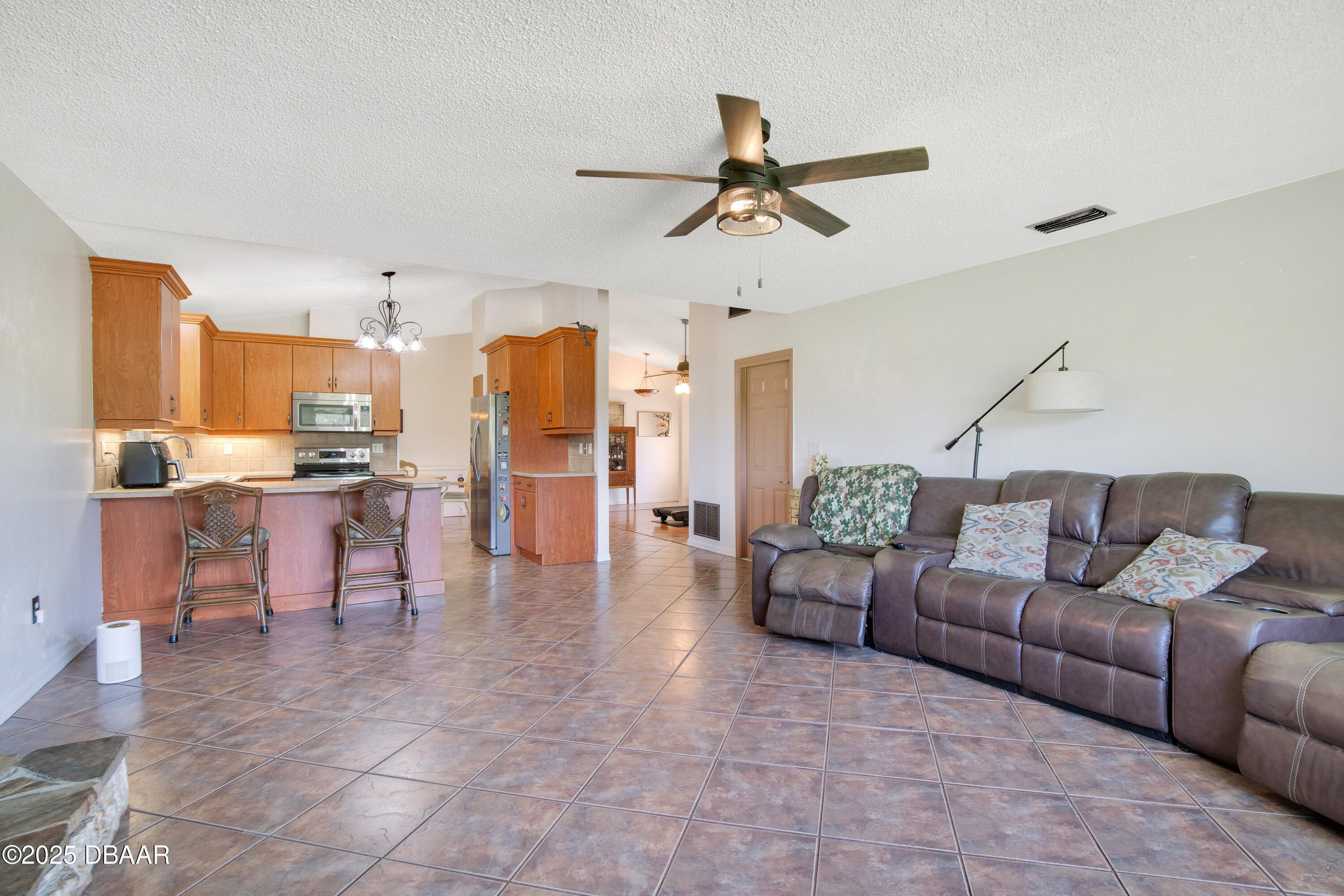 140 Rodeo Road Ormond Beach, FL 32174 - Photo 5 of 34 009_trevisuality_140_rodeo_rd-9_558