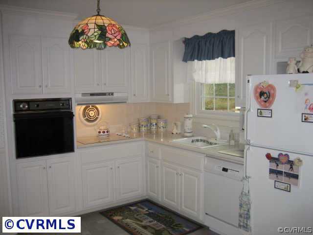 9525 Newhall Road Richmond, VA 23229 - Photo 4 of 10 Other - Updated kitchen