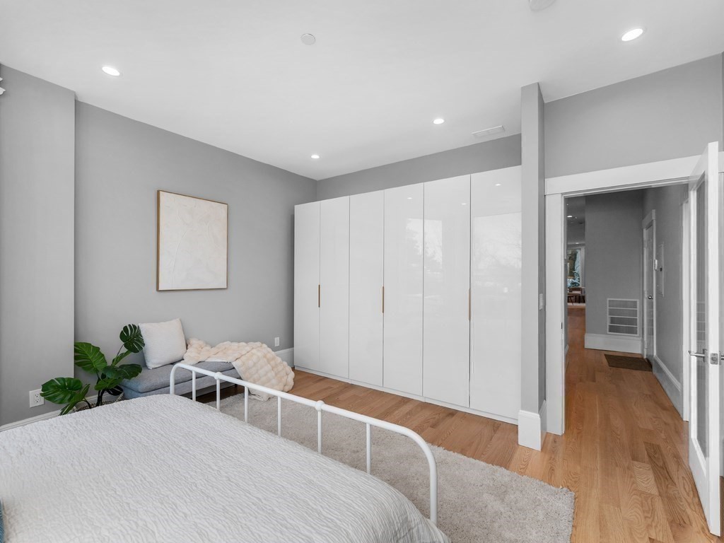 25 Bay State Road, Unit 1 Boston, MA 02215 - Photo 11 of 24 Gallery Image 11