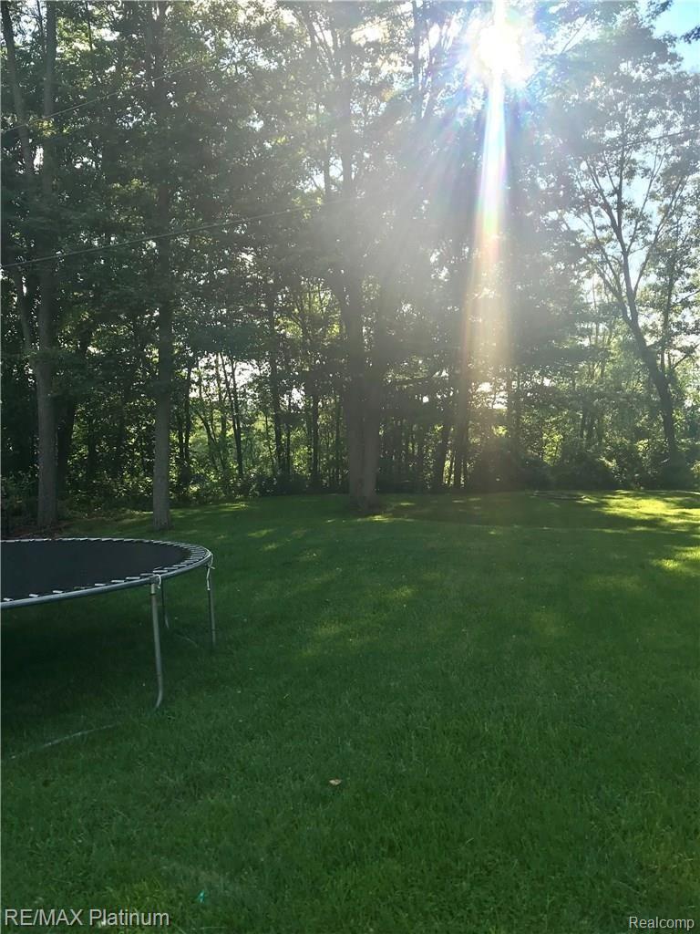 1906 Gray Road Howell, MI 48843 - Photo 17 of 19 IMG_6018.jpg