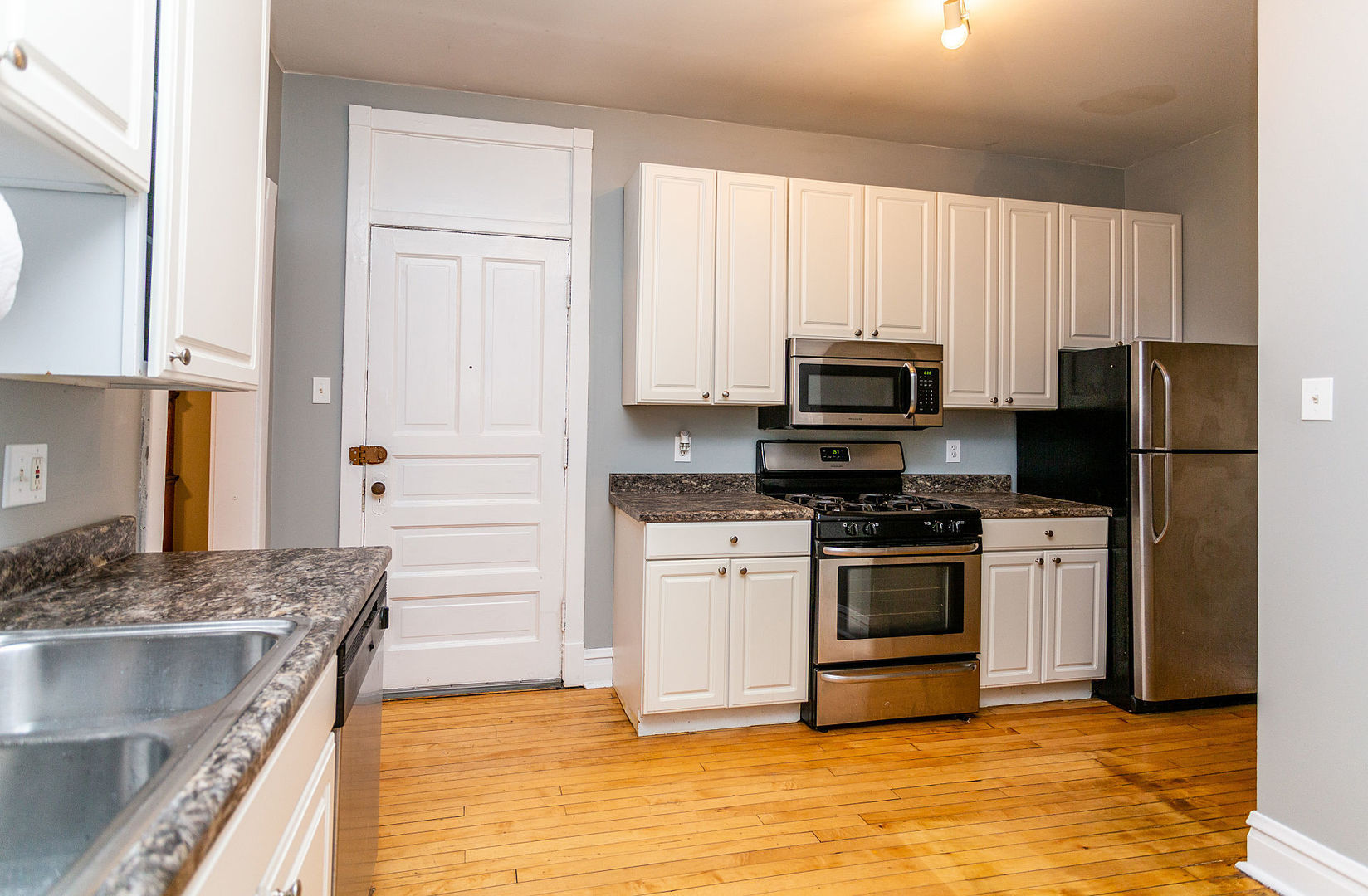 923 West Sheridan Road, Unit 1 Chicago, IL 60613 - Photo 3 of 18