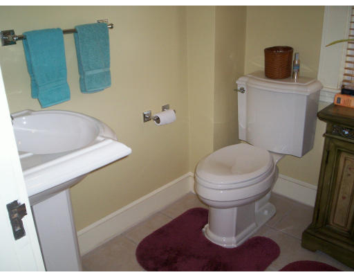 27 Dundee Road Quincy, MA 02171 - Photo 10 of 29 Gallery Image 10