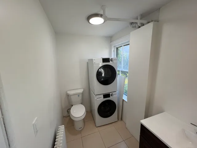 a view of a washer and dryer