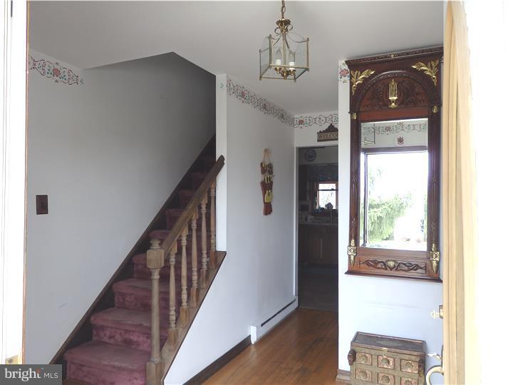 128 Grandview Road Springfield, PA 19064 - Photo 3 of 25 Foyer