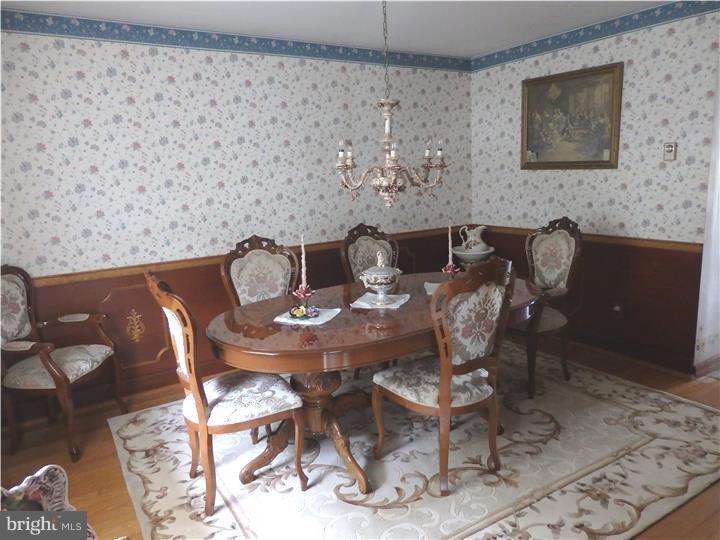 128 Grandview Road Springfield, PA 19064 - Photo 7 of 25 Dining Room