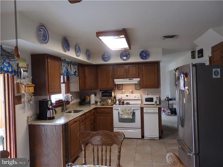128 Grandview Road Springfield, PA 19064 - Photo 9 of 25 Kitchen