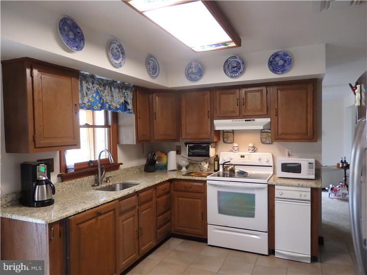 128 Grandview Road Springfield, PA 19064 - Photo 10 of 25 Kitchen