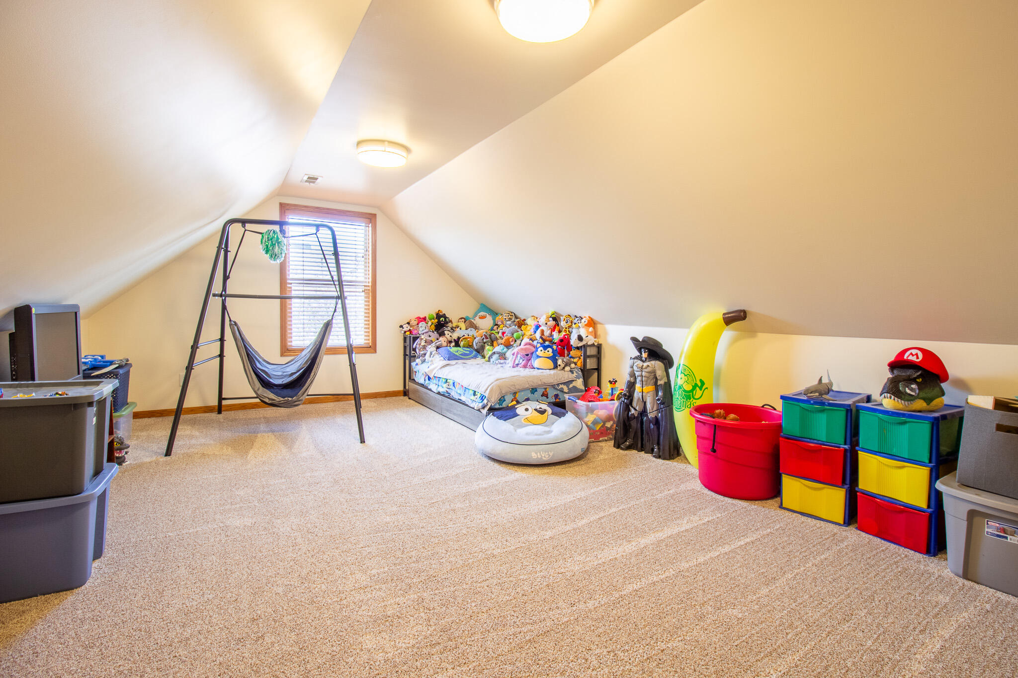 2550 Honelee Court Valparaiso, IN 46385 - Photo 27 of 37 a room with toys and white walls