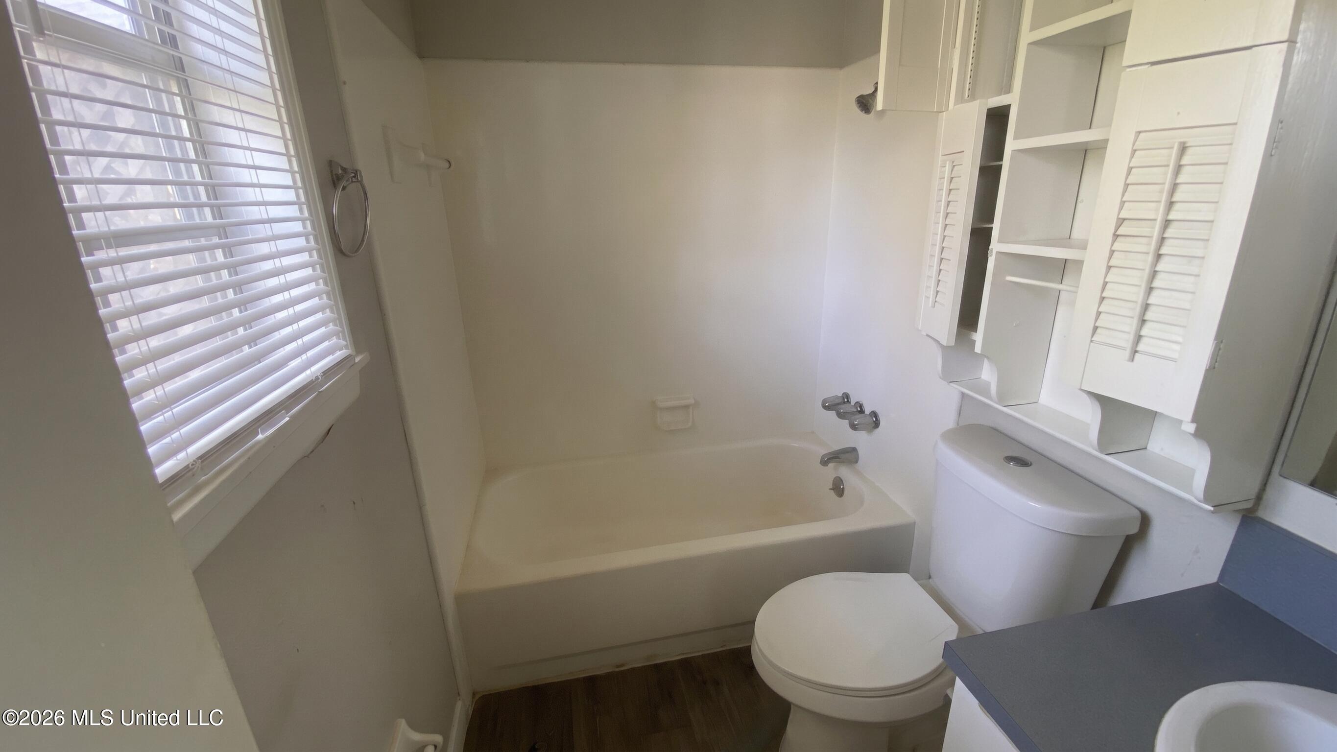 1886 Smallwood Street Jackson, MS 39212 - Photo 8 of 11 5 (Bathroom 1)