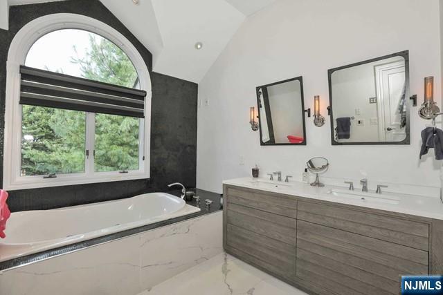 357 Tom Hunter Road Fort Lee, NJ 07024 - Photo 11 of 13