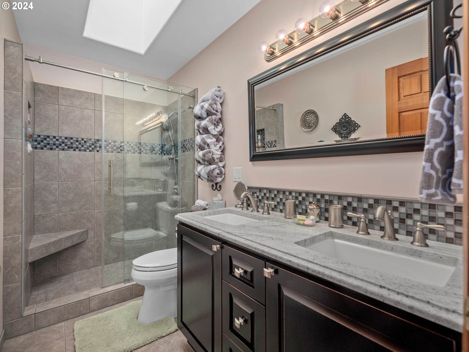 3344 Northeast Jackson Rd Loop Hillsboro, OR 97124 - Photo 28 of 48 Bathroom