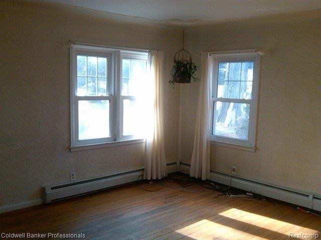 816 Academy Road Holly, MI 48442 - Photo 3 of 20 Living Room - Academy IMG00512-2