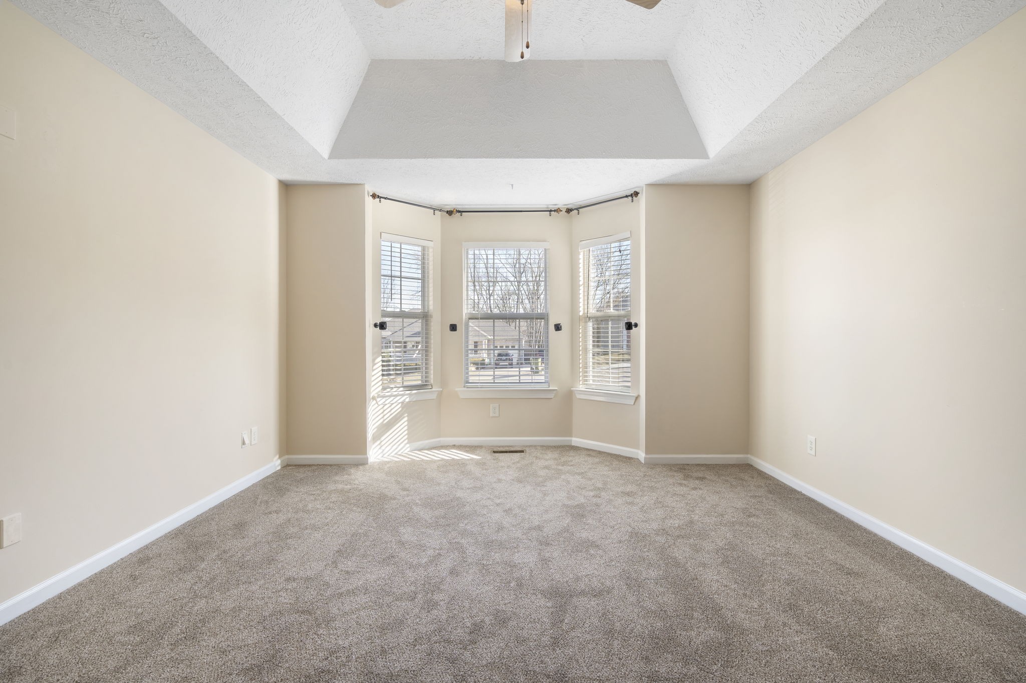 4244 Birmingham Road Lebanon, TN 37090 - Photo 22 of 40 an empty room with windows and closet